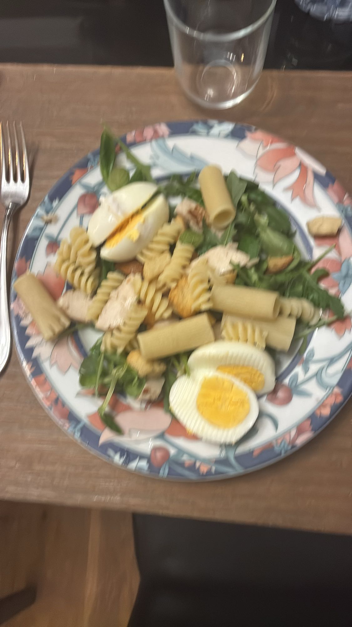 Salade pâtes œuf poulet