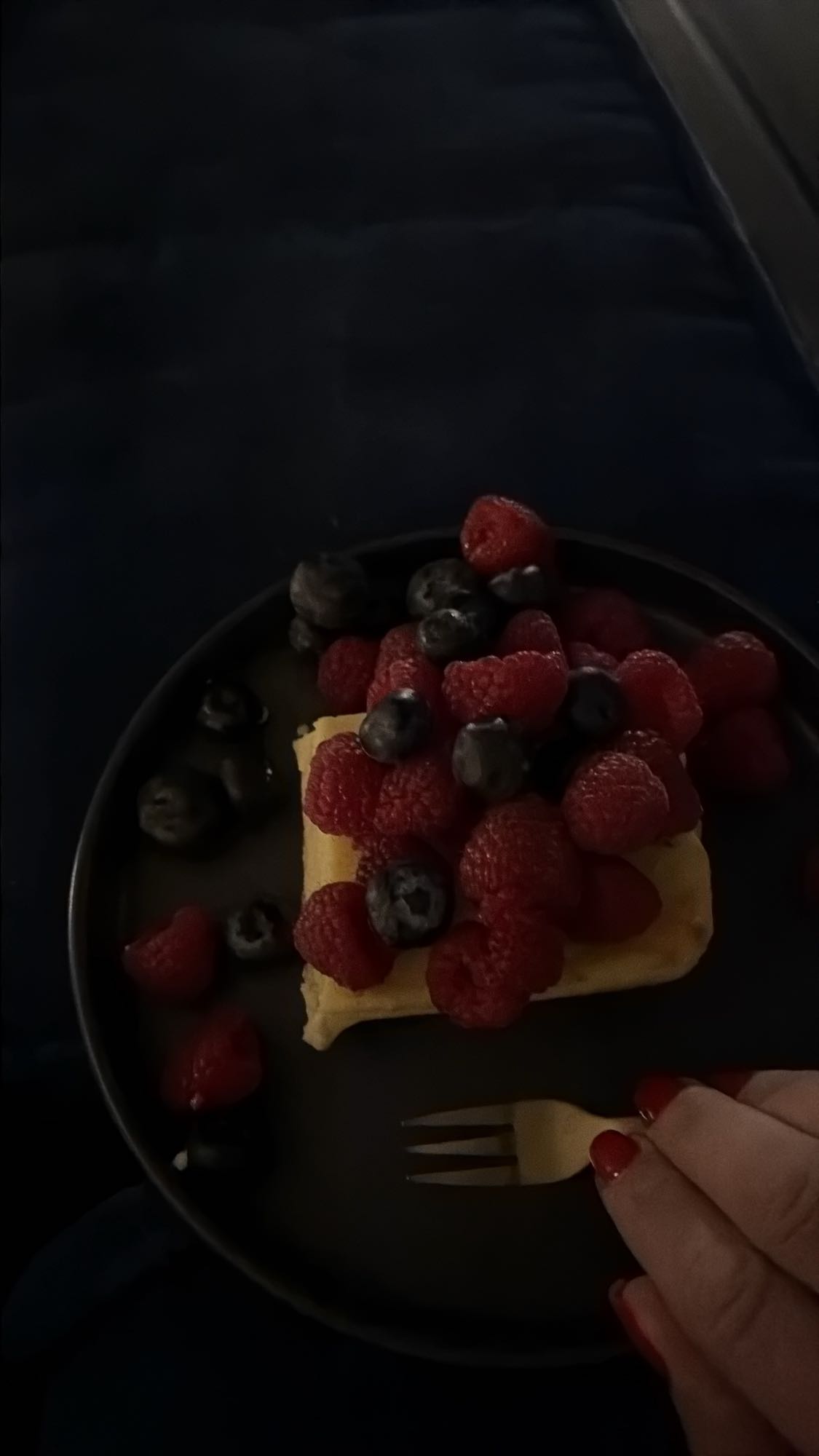 Gofr z owocami leśnymi