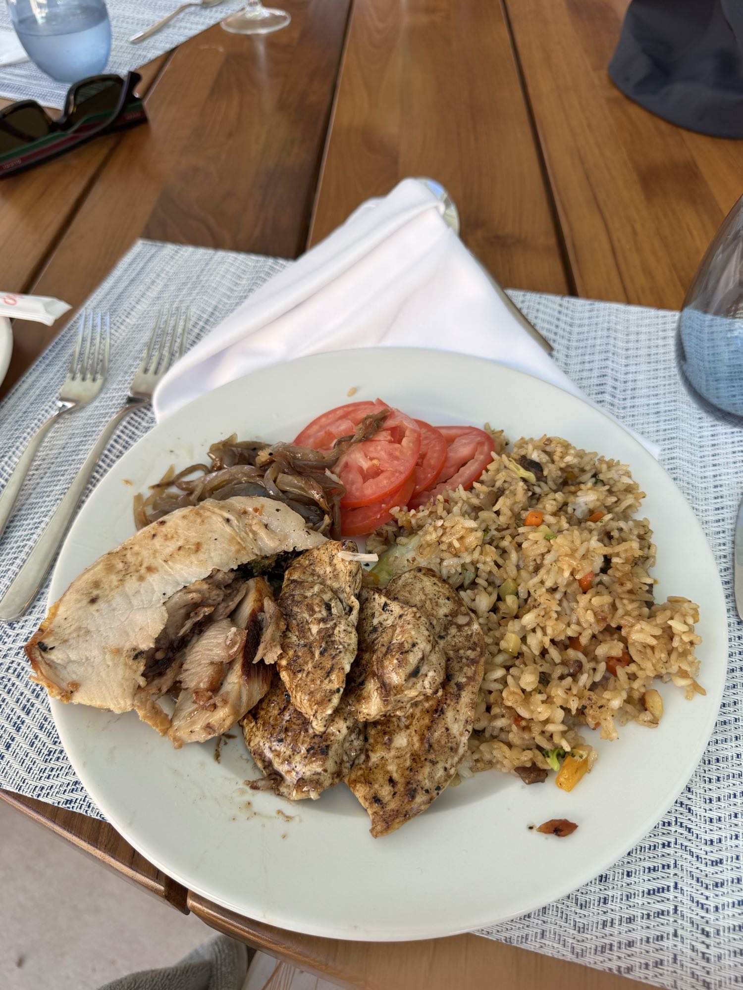 Pollo con arroz y verduras