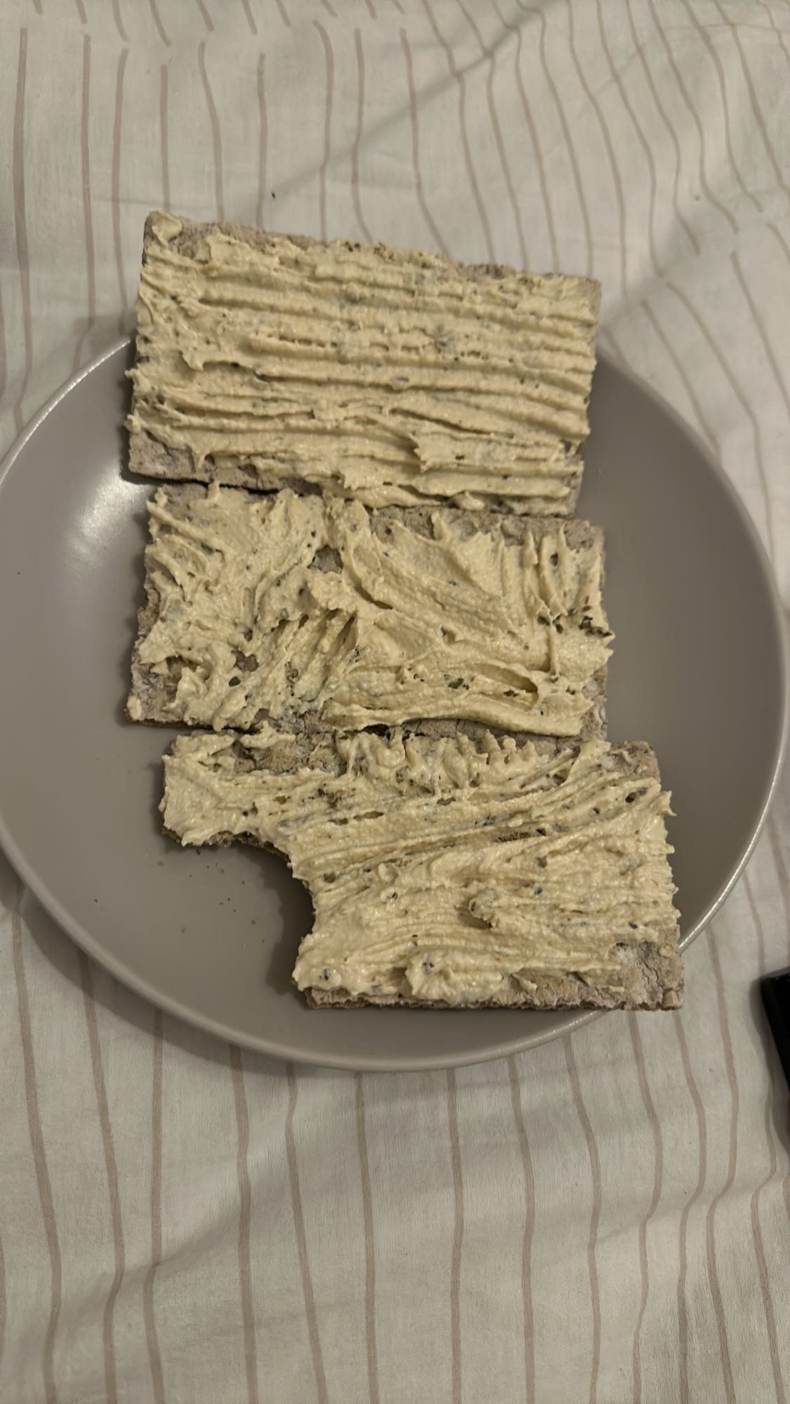 Crispbread with hummus