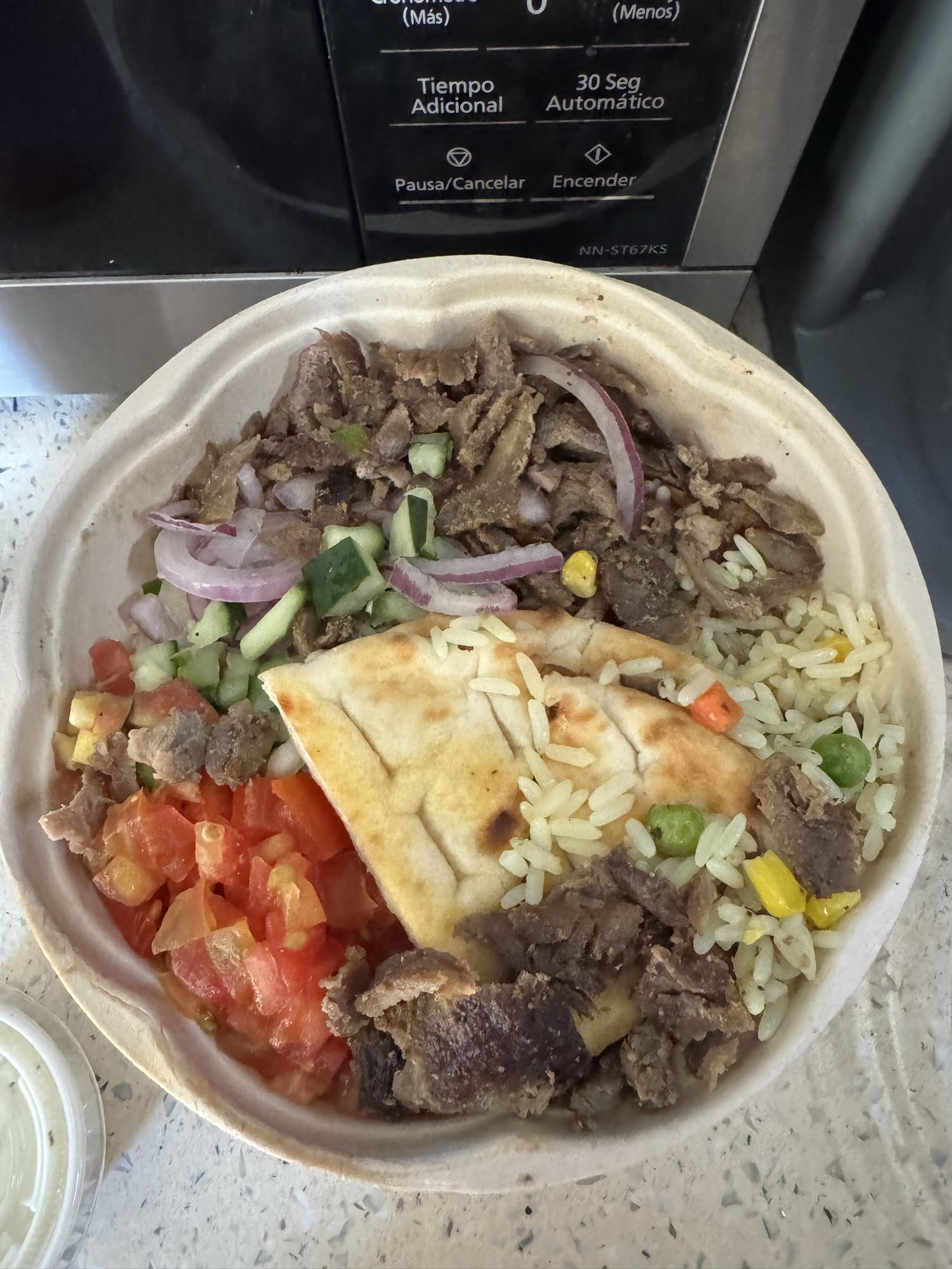 Plato de gyro con arroz