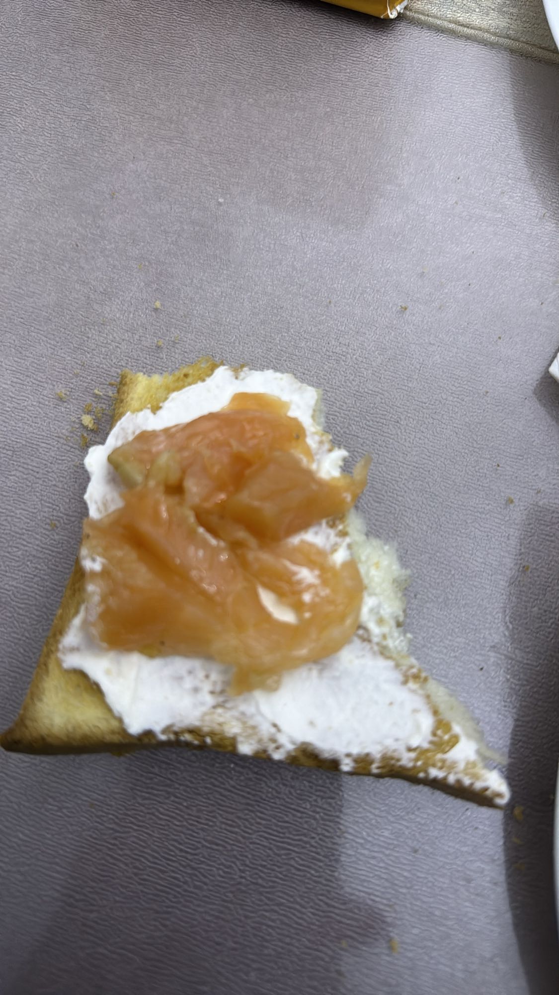 тост с лососем и сыром