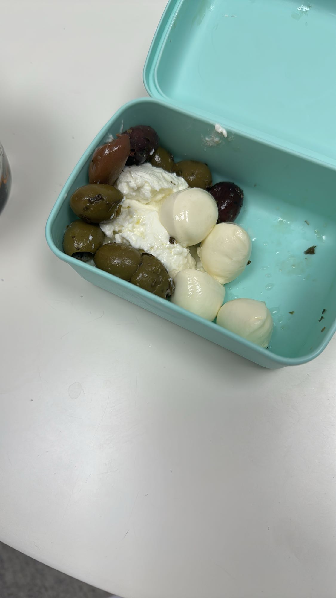 Peynir ve Zeytin Kutusu