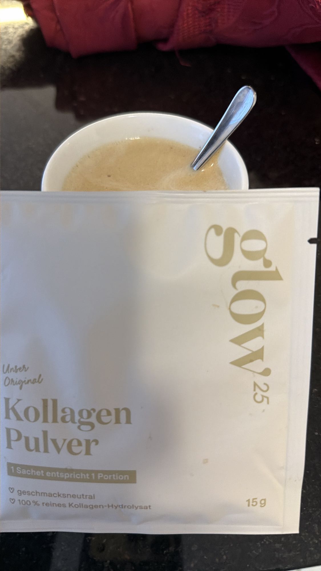 Kaffee mit Kollagenpulver