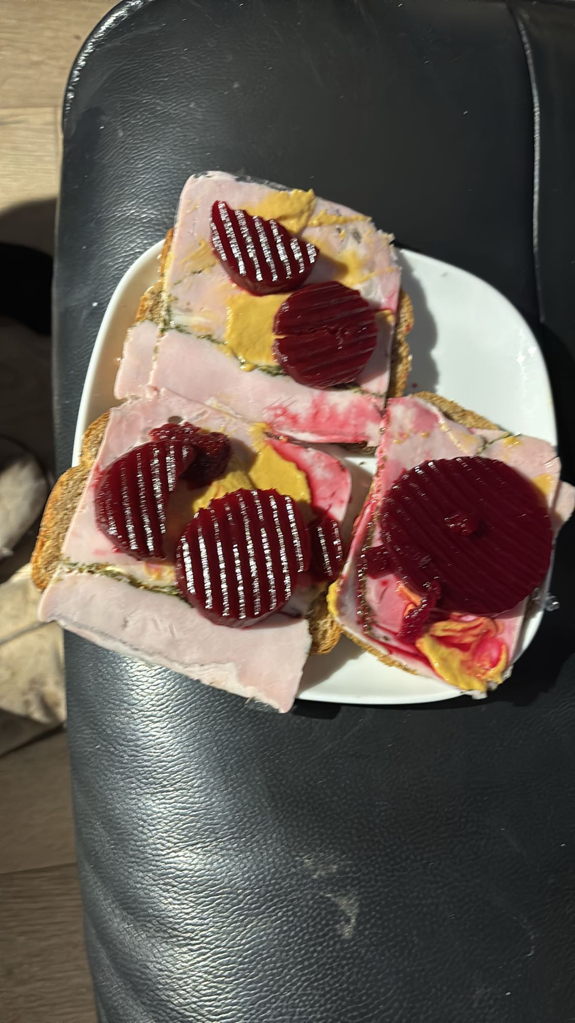 Skiver med skinke og rødbeter