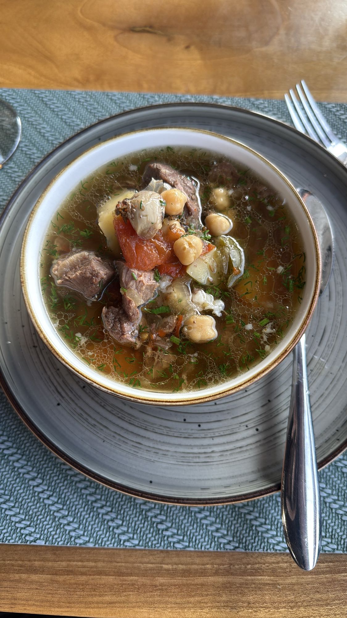 говяжий суп с нутом