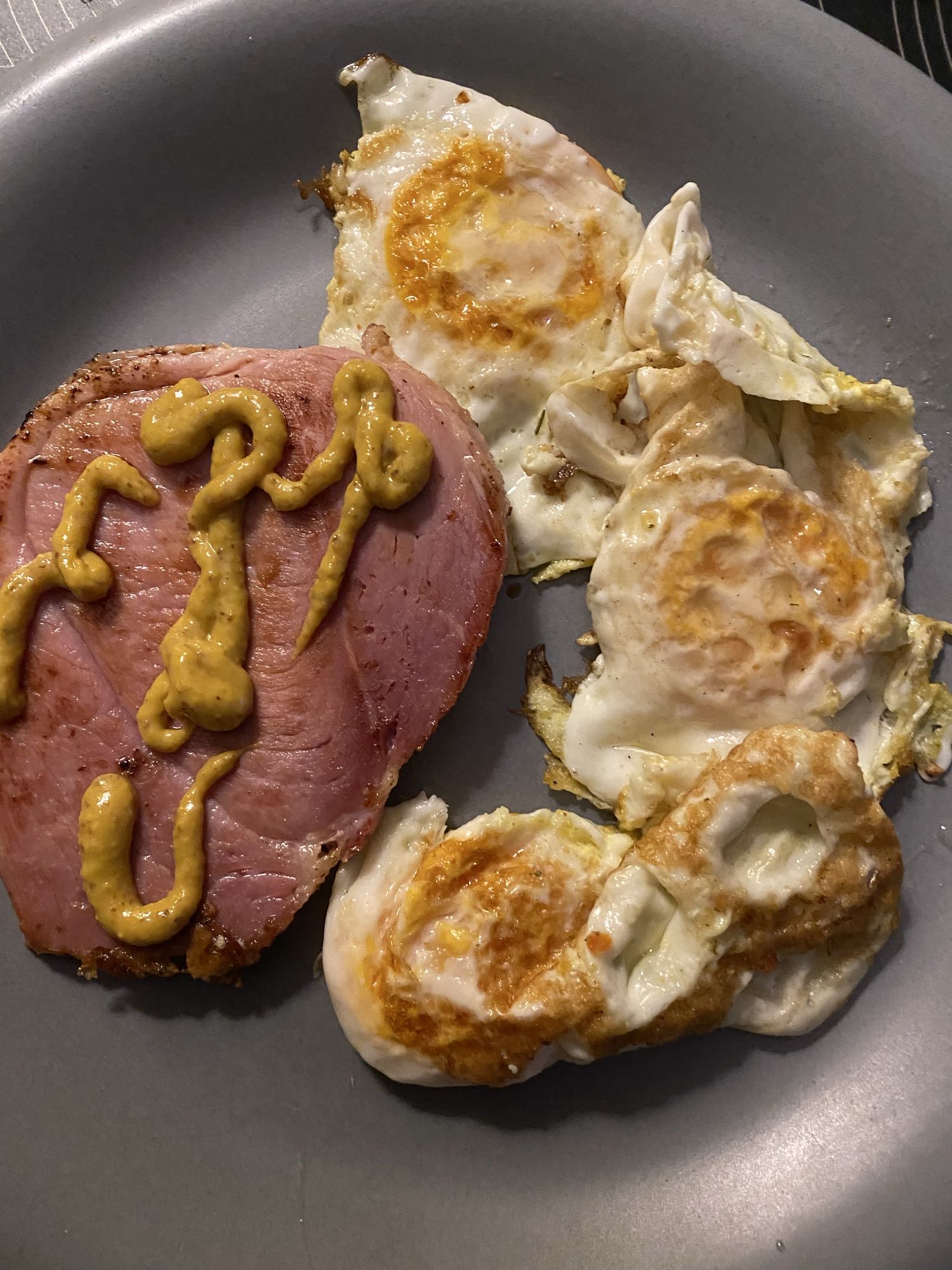 Skinka, stekta ägg & senap