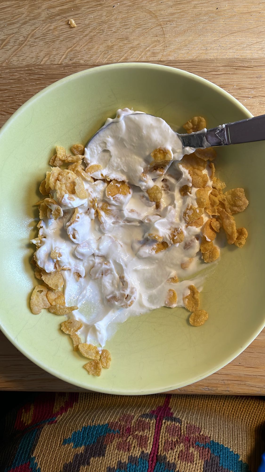 Yoghurt med cornflakes