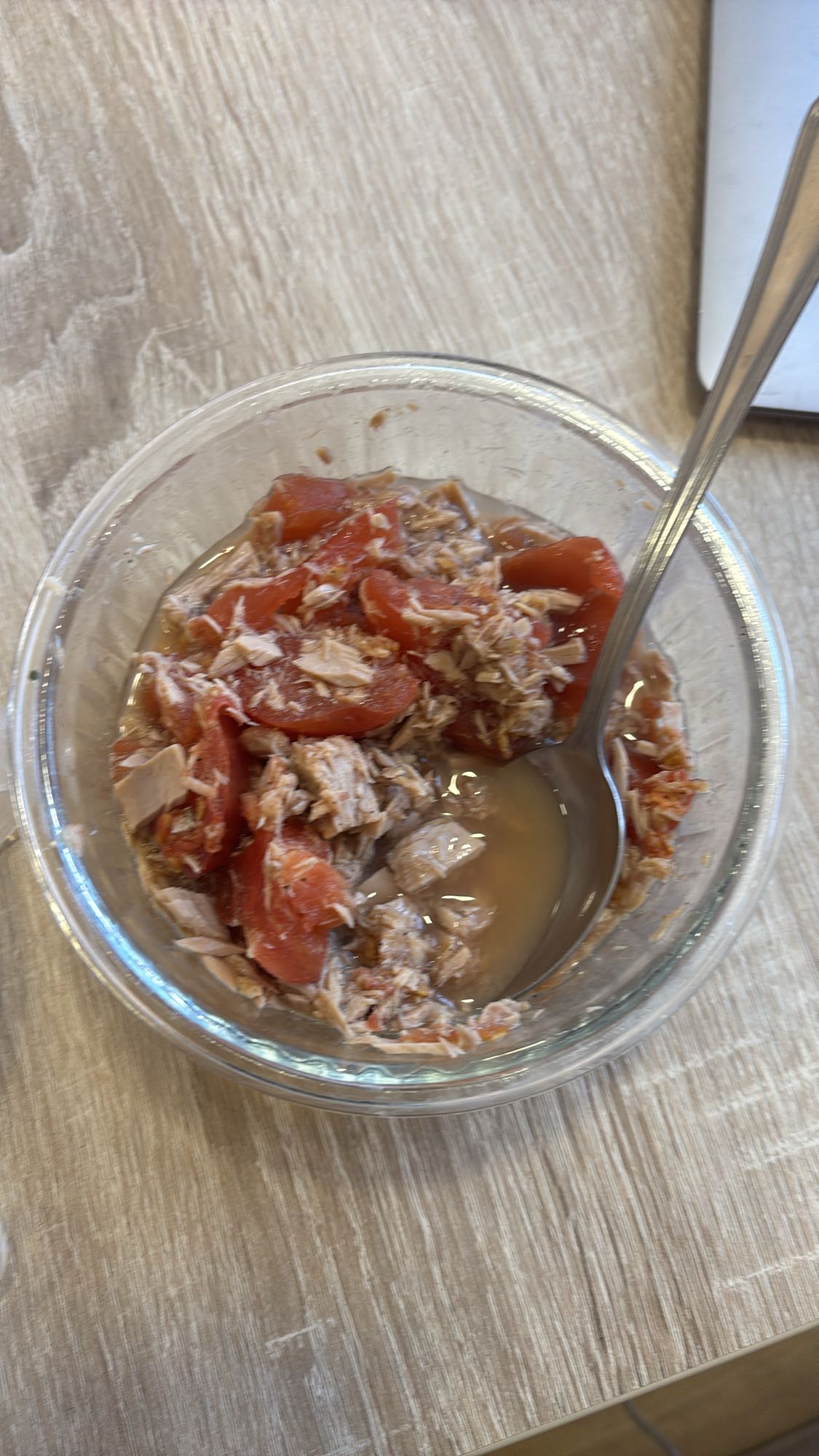 Tuńczyk z pomidorami