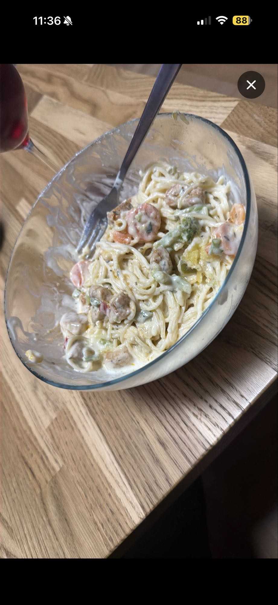 Makaron z warzywami i sosem