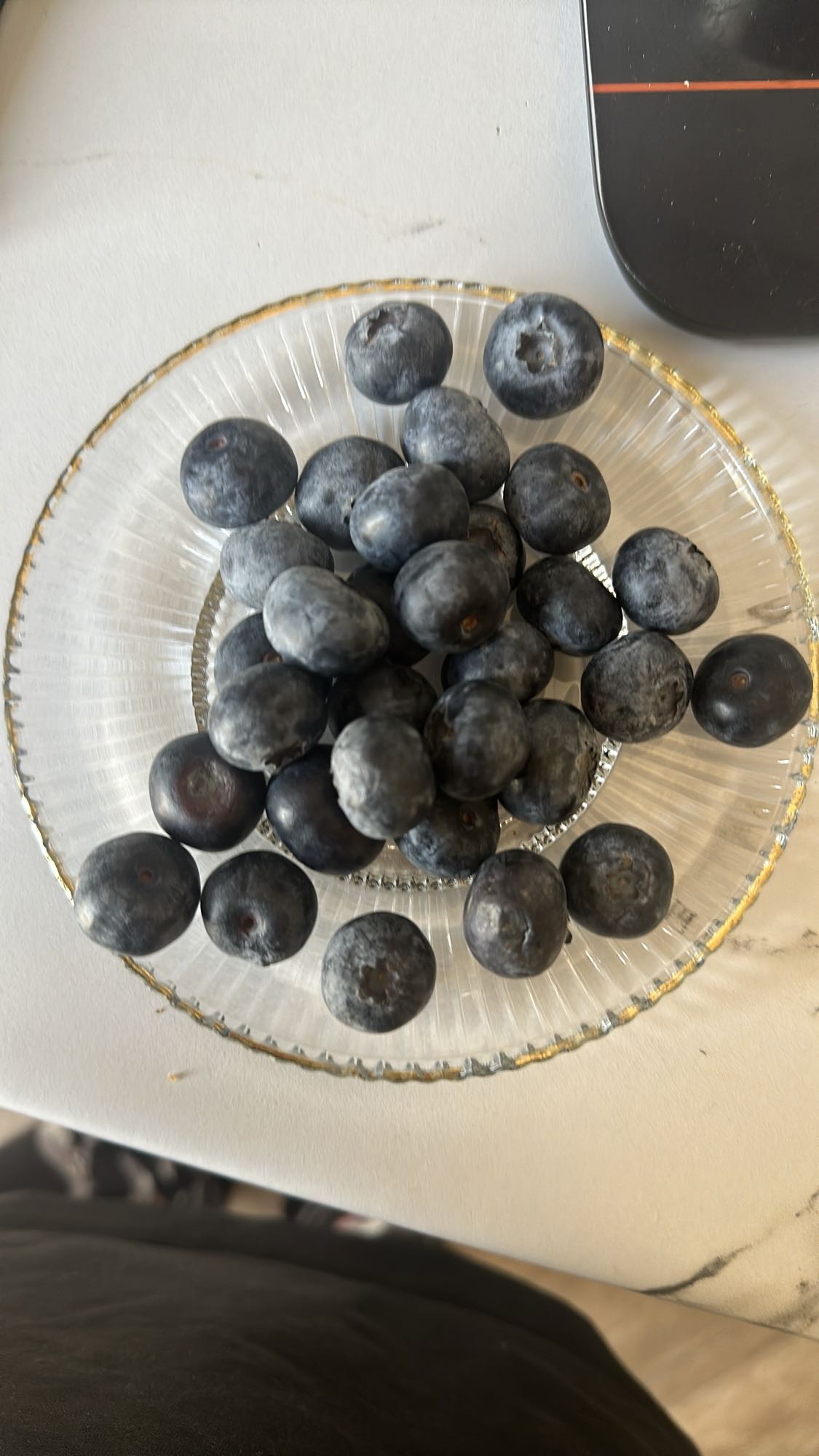 черника в миске