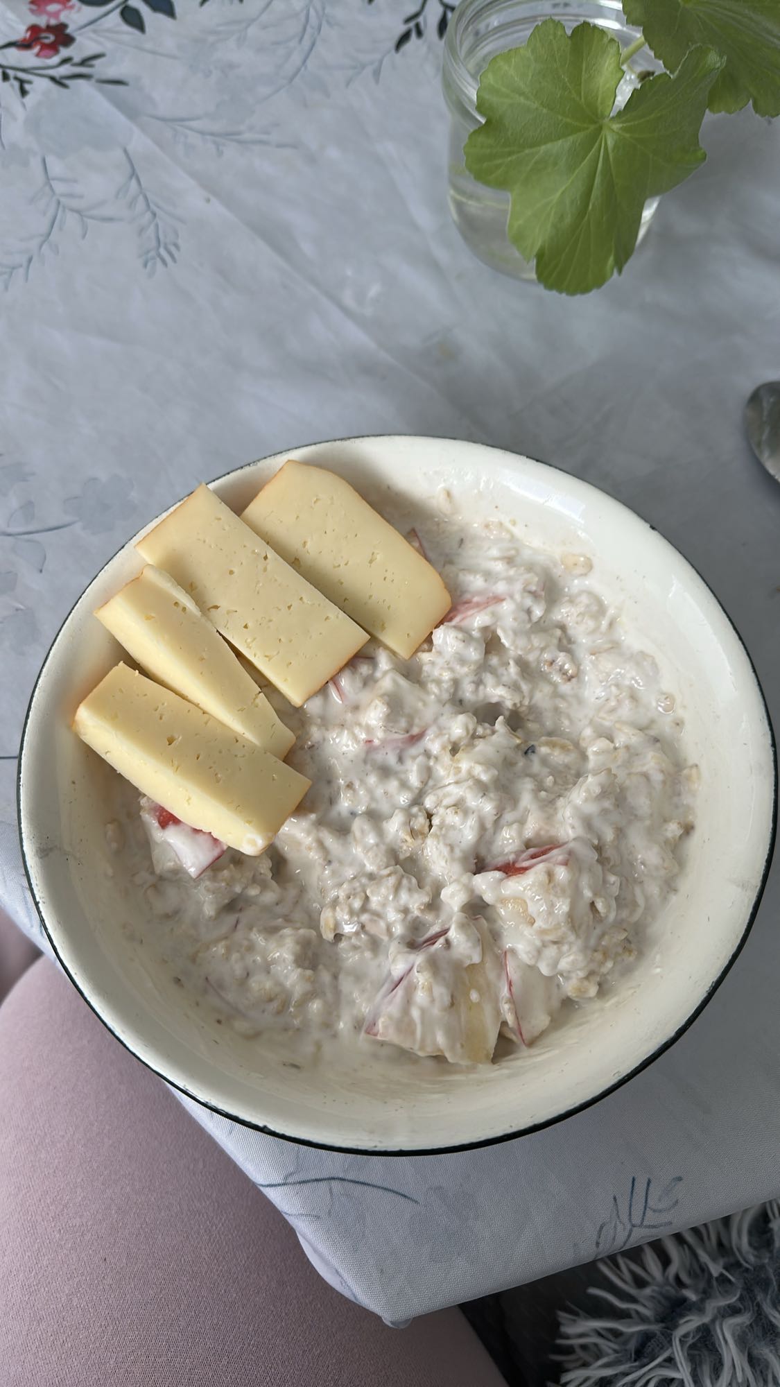 овсянка с яблоком и сыром