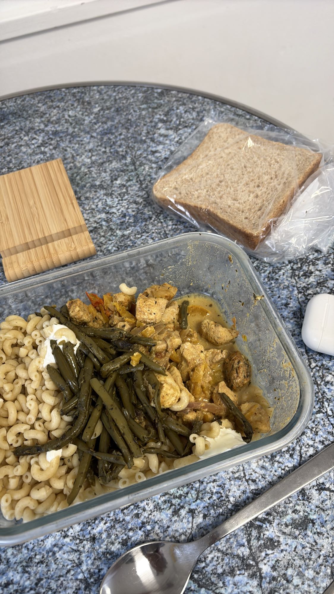 Pâtes, haricots verts, poulet