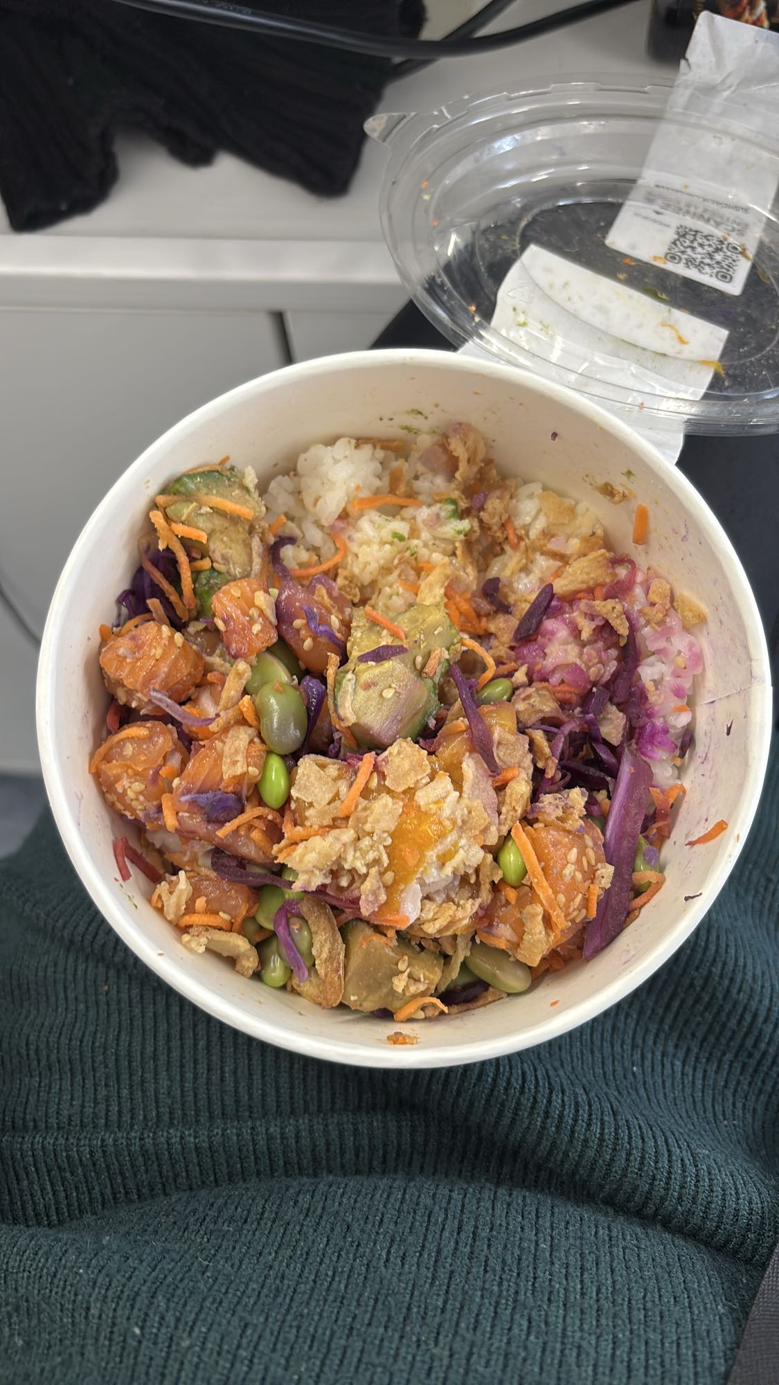 Bol de poke au saumon