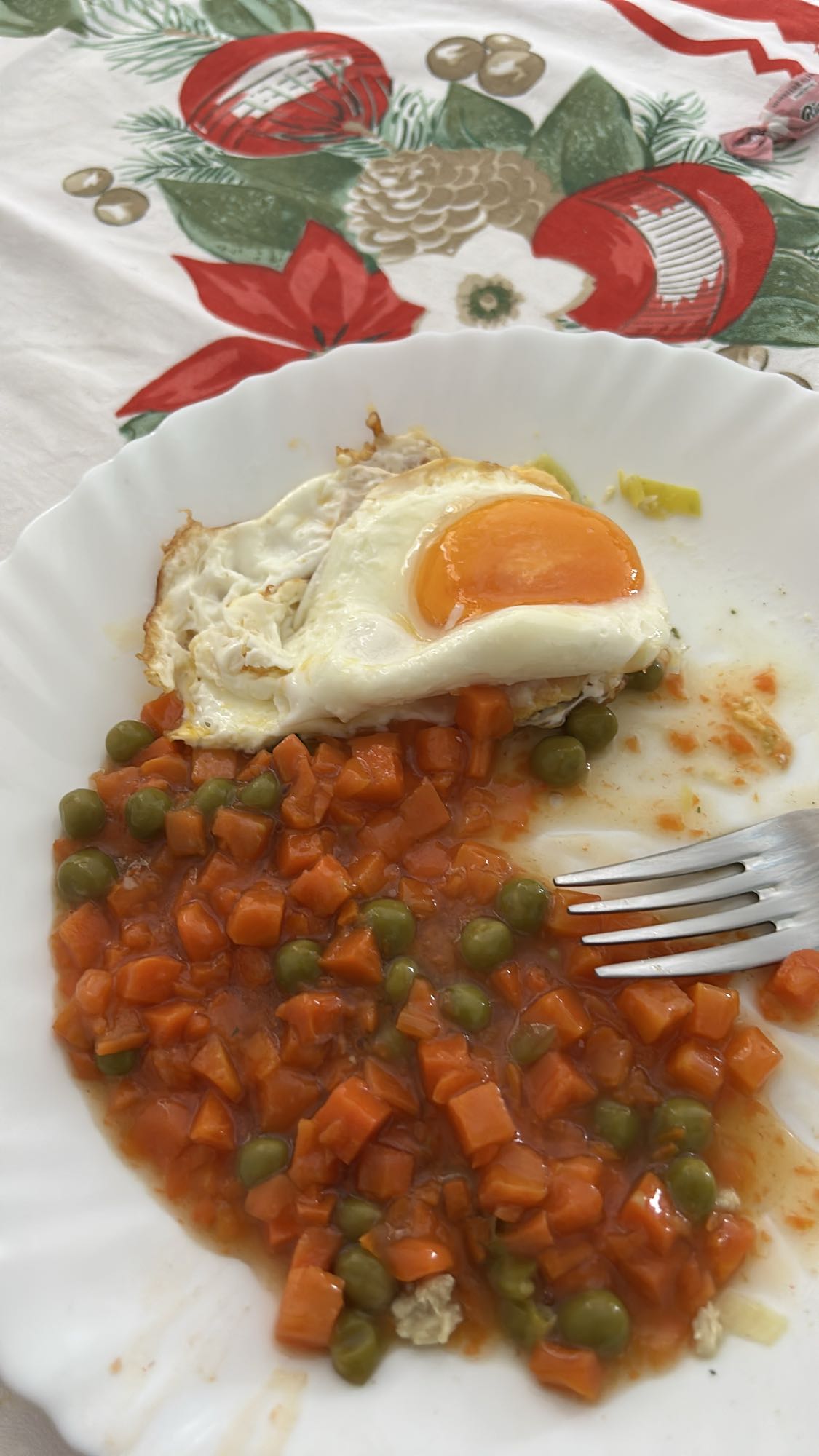 Jajko sadzone z warzywami