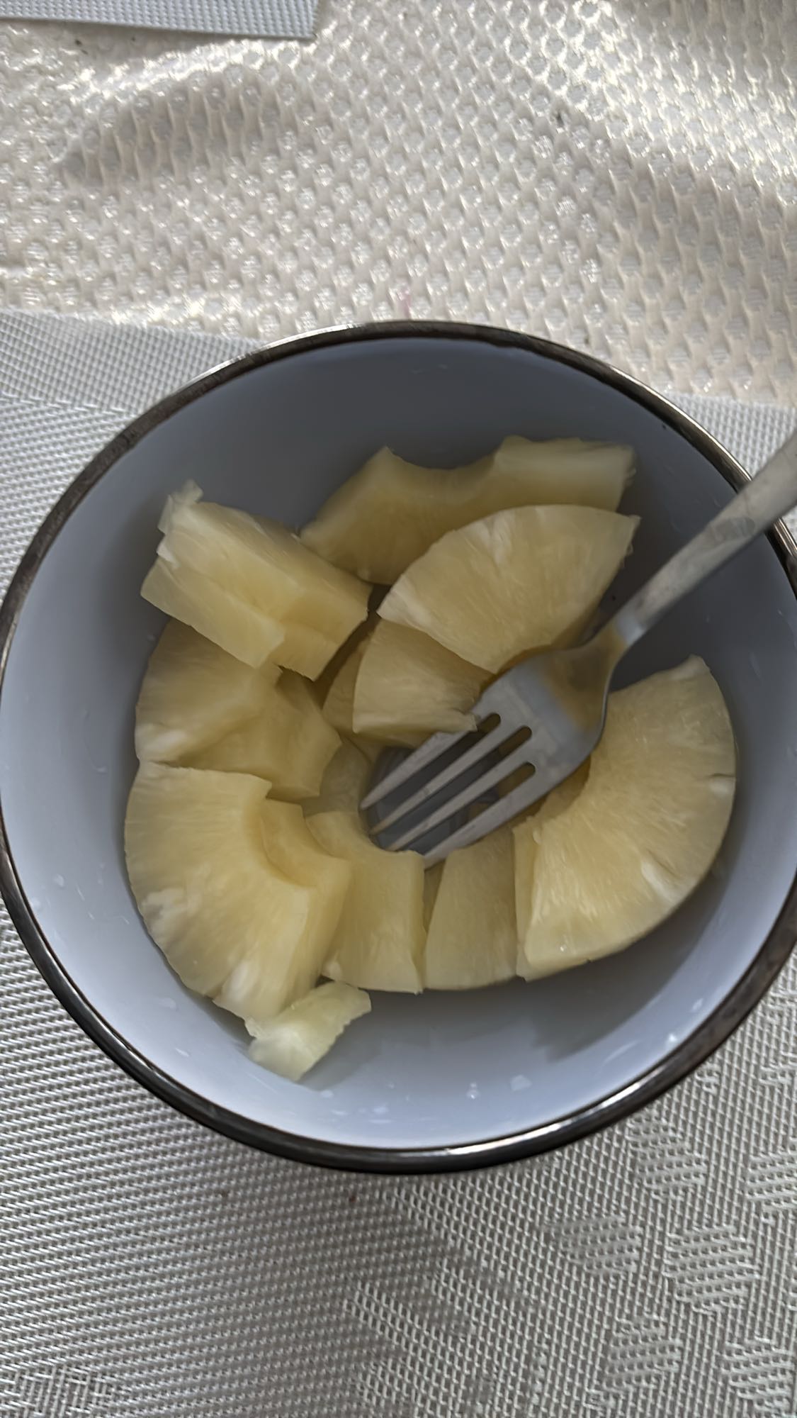 Ananas w misce