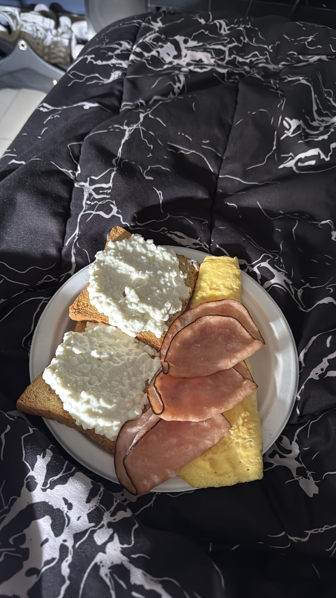 Tostadas con huevo y jamón