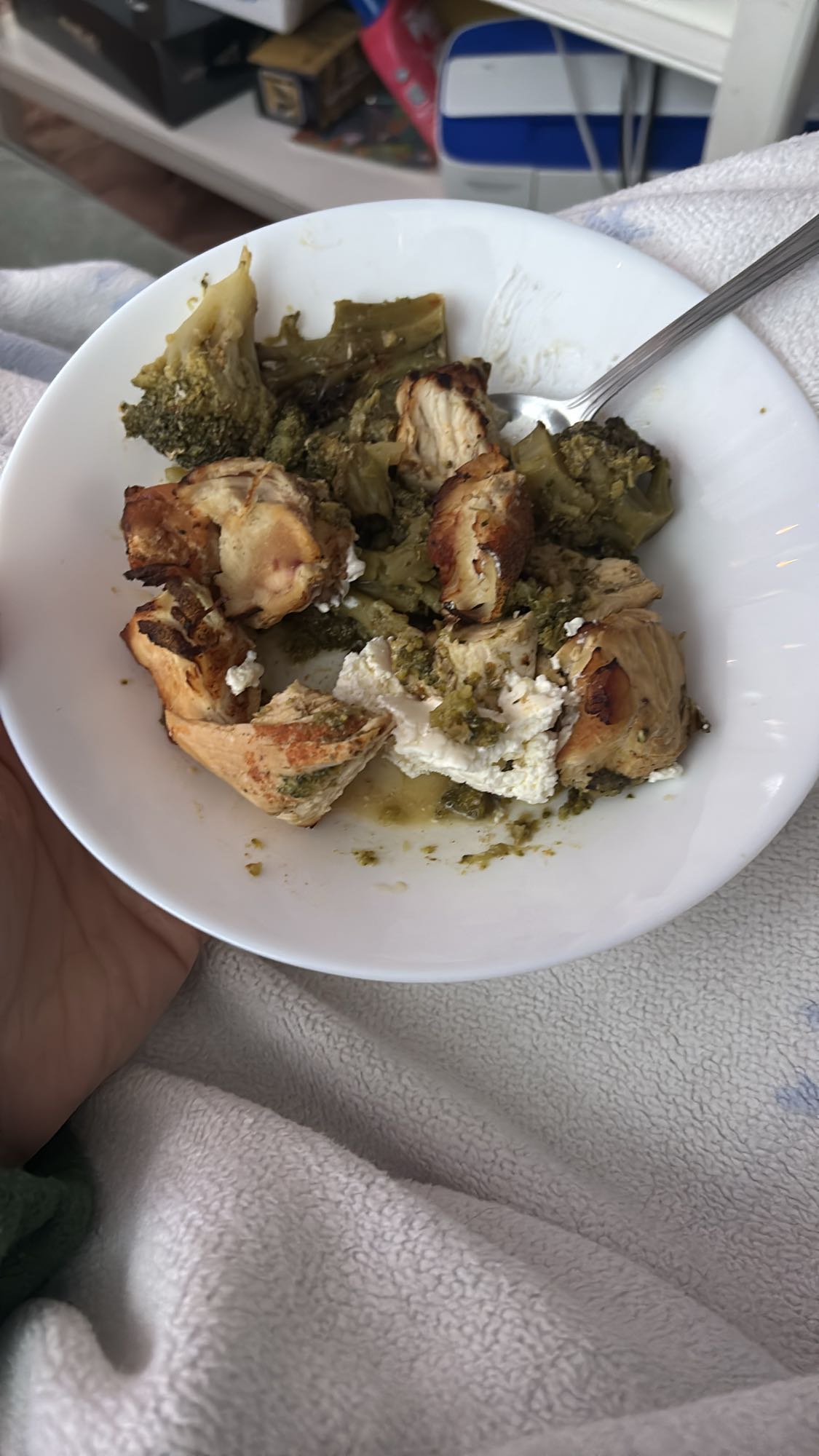 Kurczak z brokułami i twarogiem