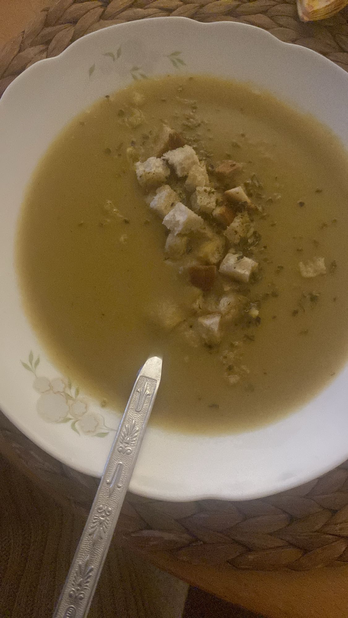 zupa krem z grzankami