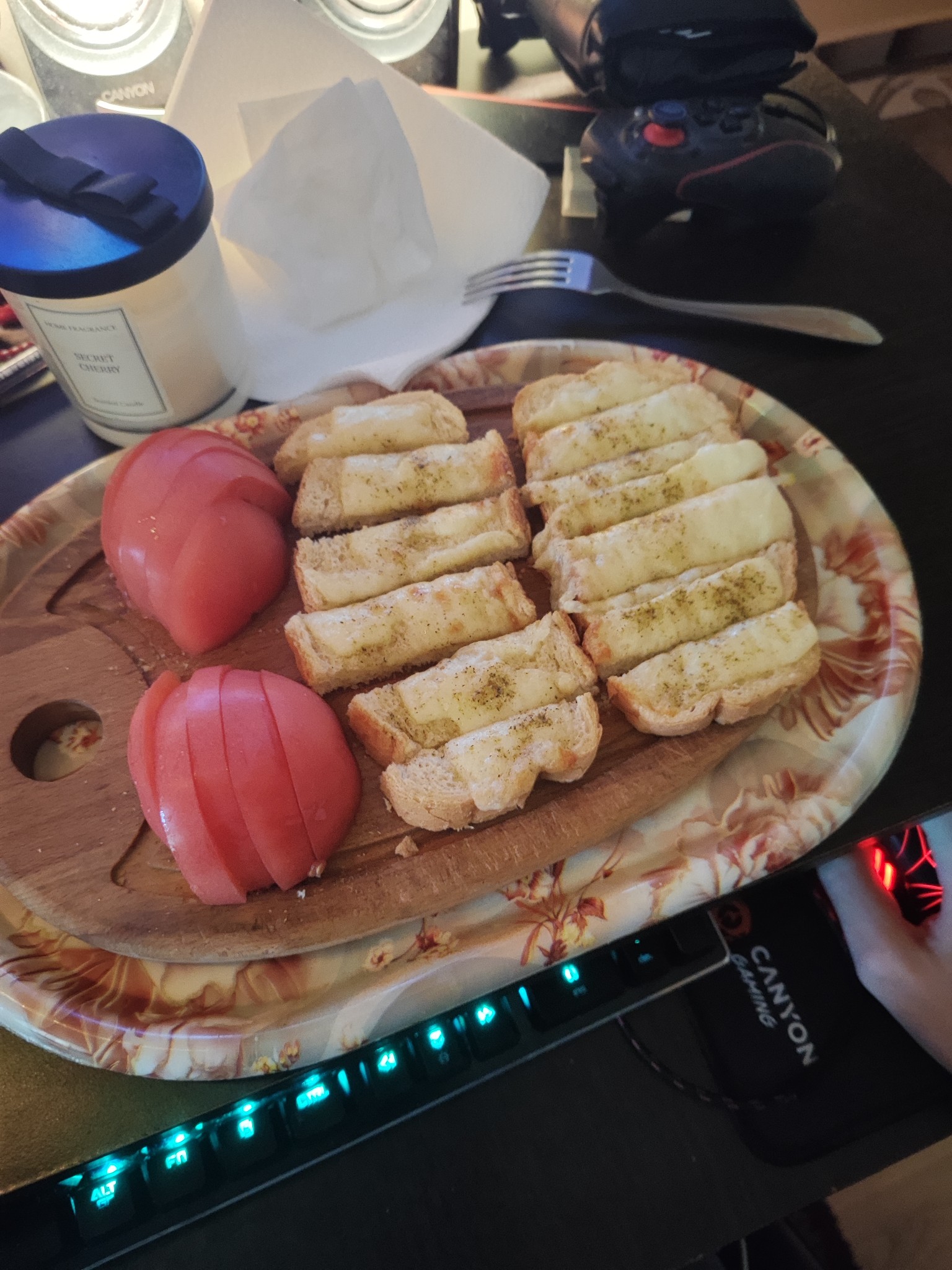Cheese toast with tomato