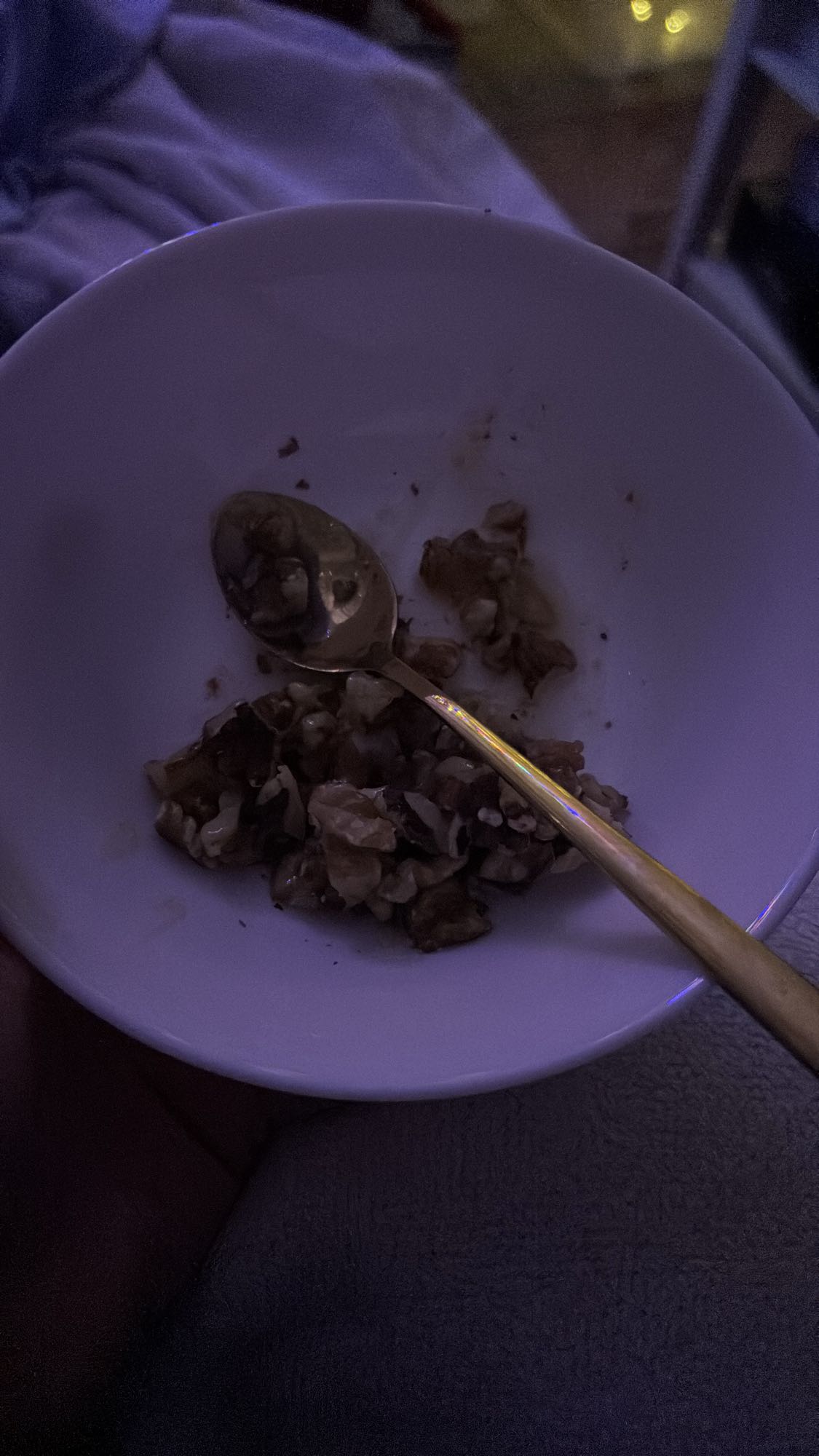 Orzechy włoskie w misce