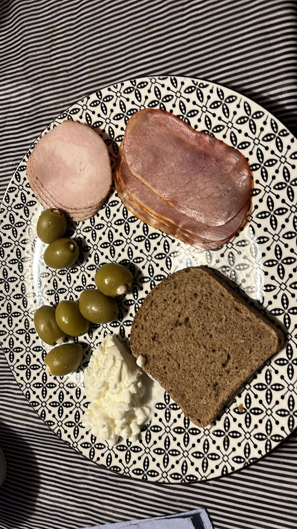 Студена закуска с шунка