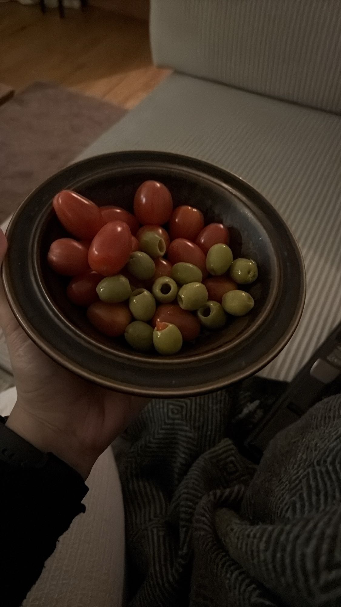 Tomater och oliver skål