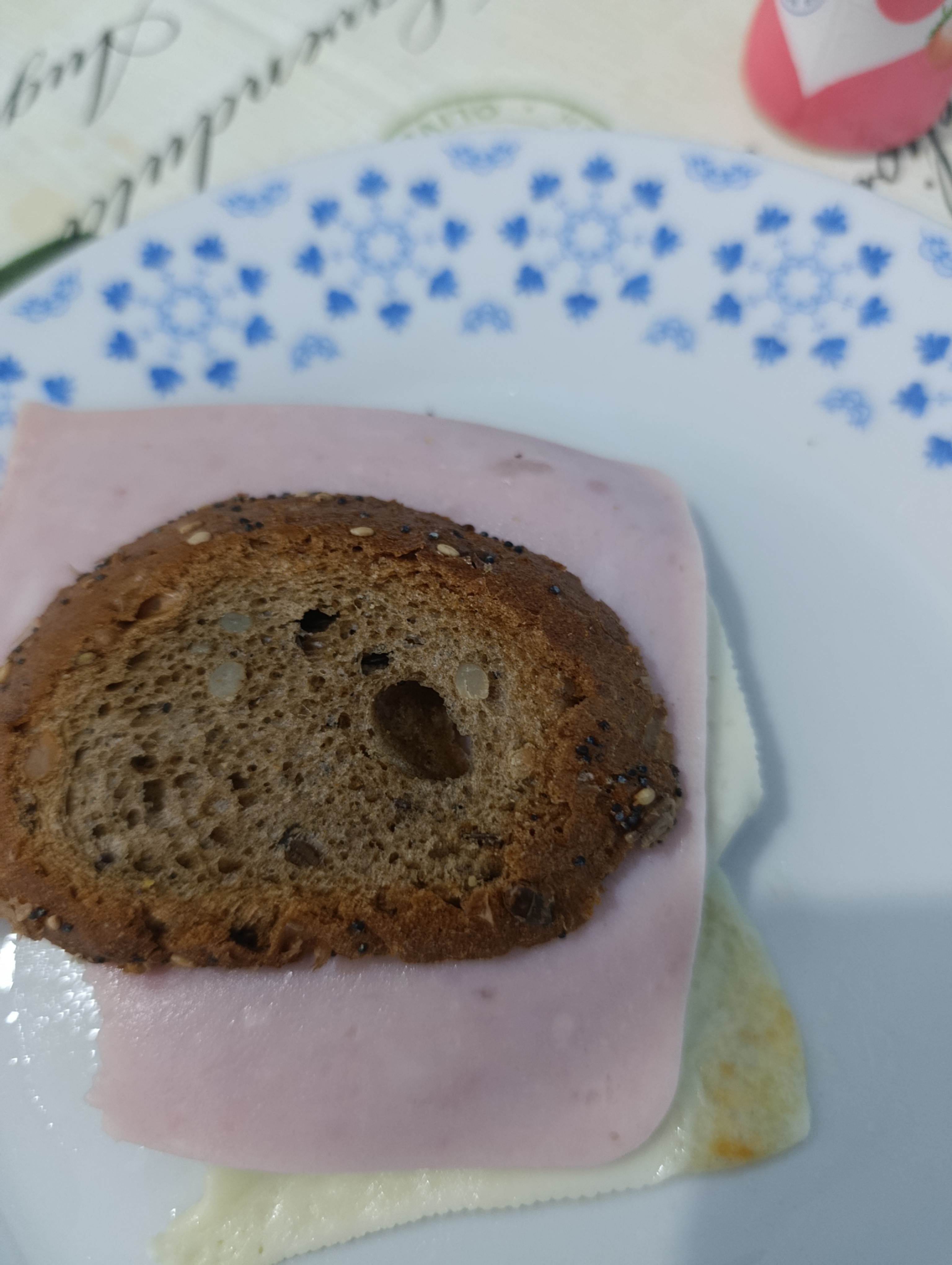 Tostada de jamón y huevo