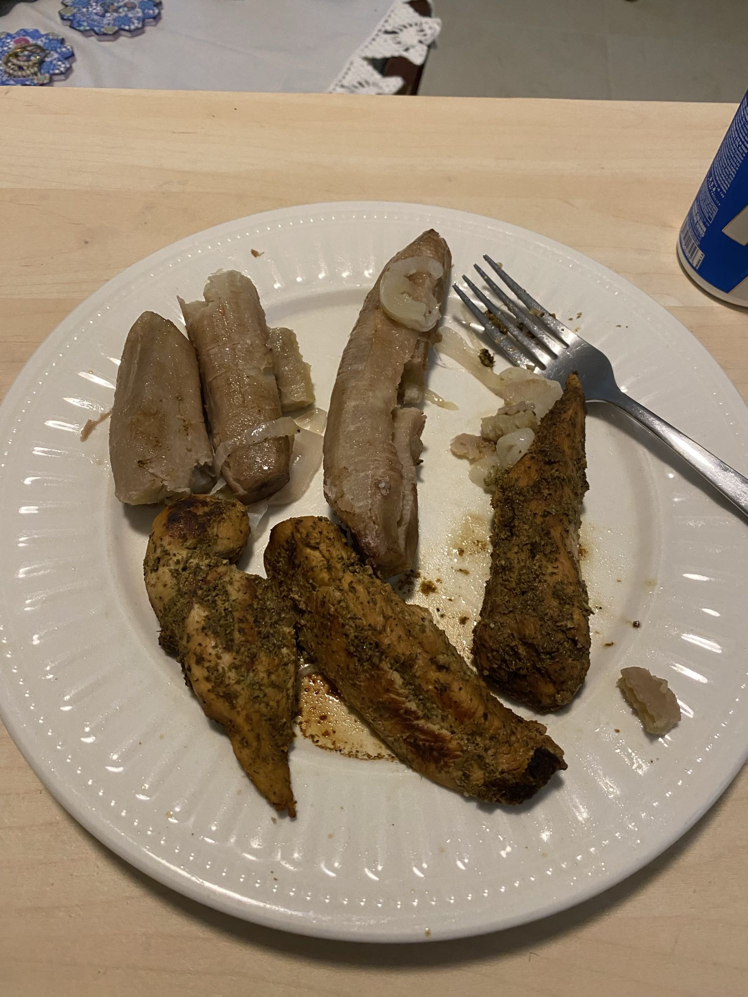 Pollo con plátano hervido