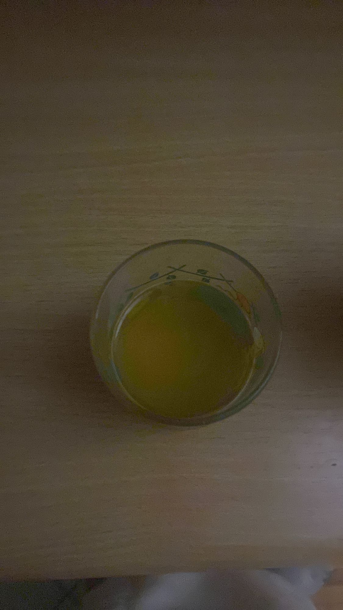 szklanka soku pomarańczowego