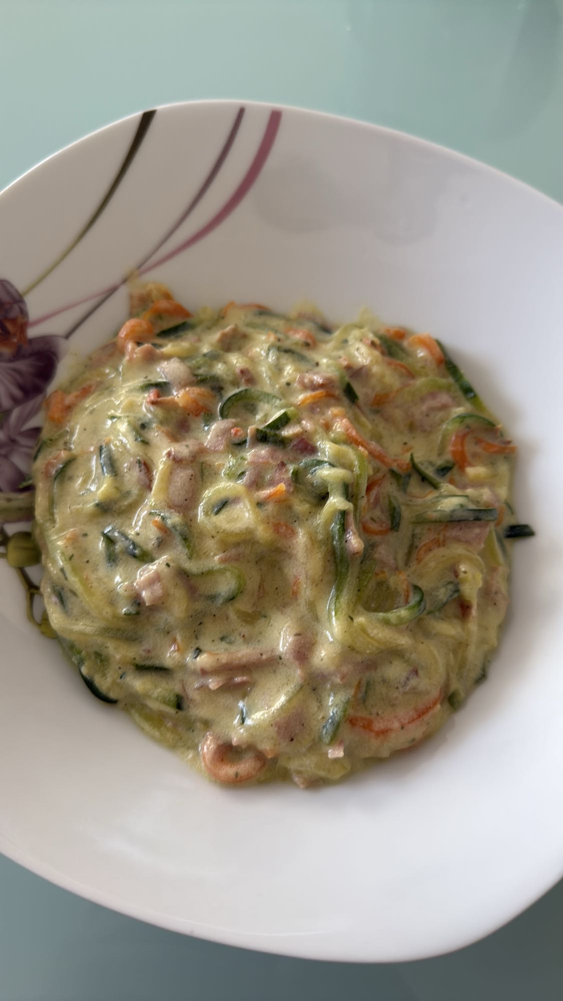 Zucchini-Karotten Rahmnudeln