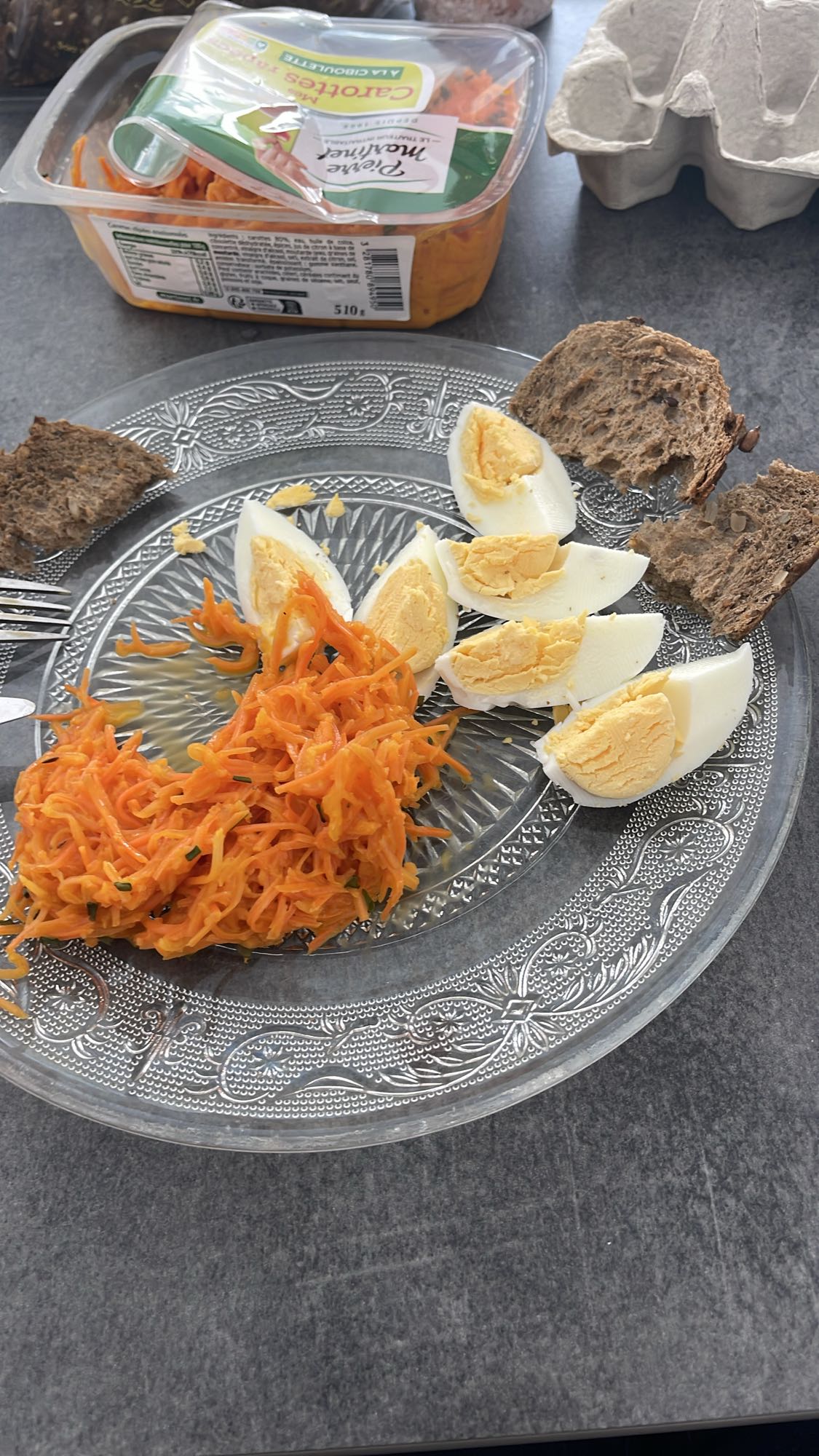 œufs, carottes, pain