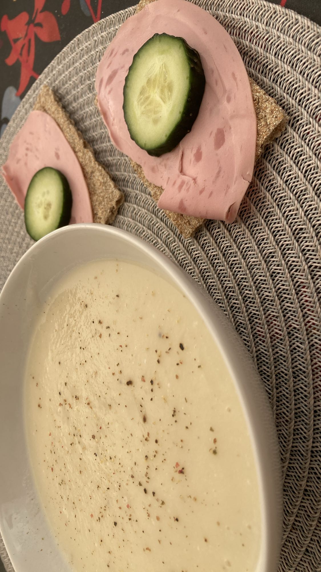 Blomkålssoppa & knäckebröd