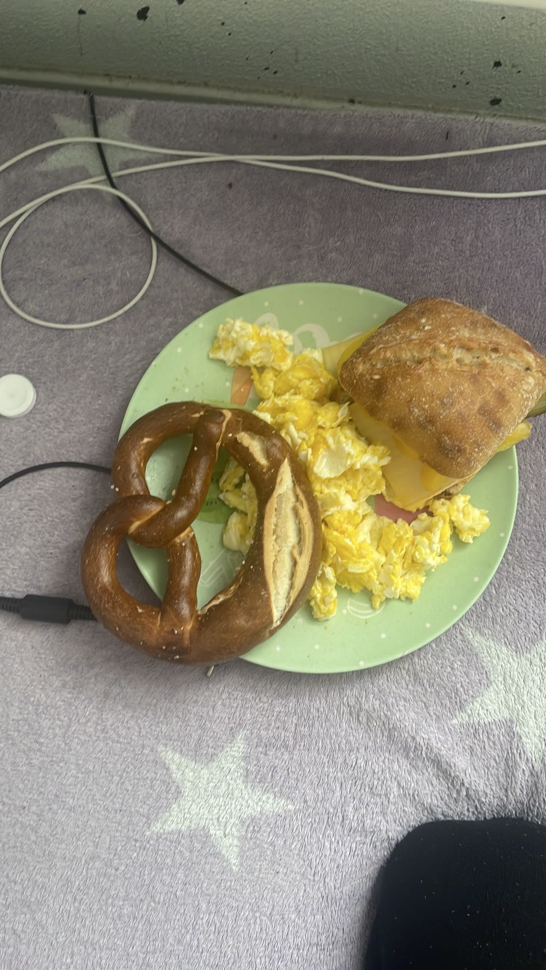 jajecznica z pieczywem