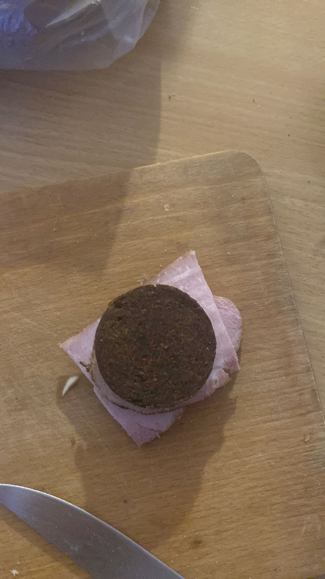 kanapka z szynką i chlebem