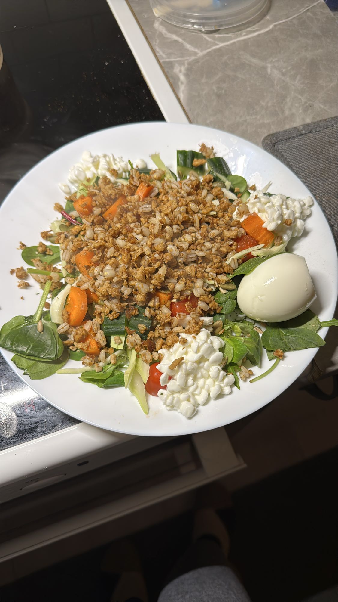 Sallad med ägg och keso