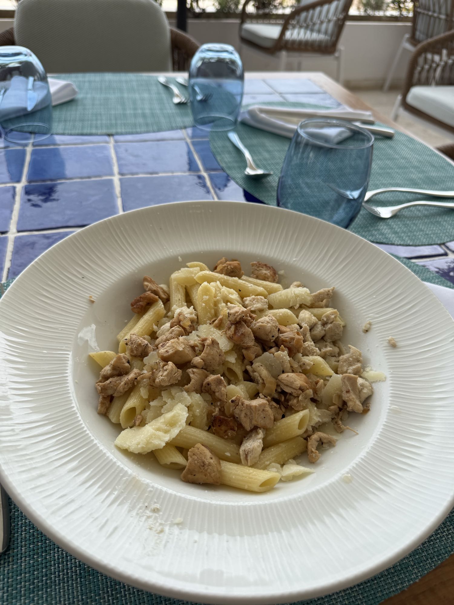 Pasta con pollo y queso