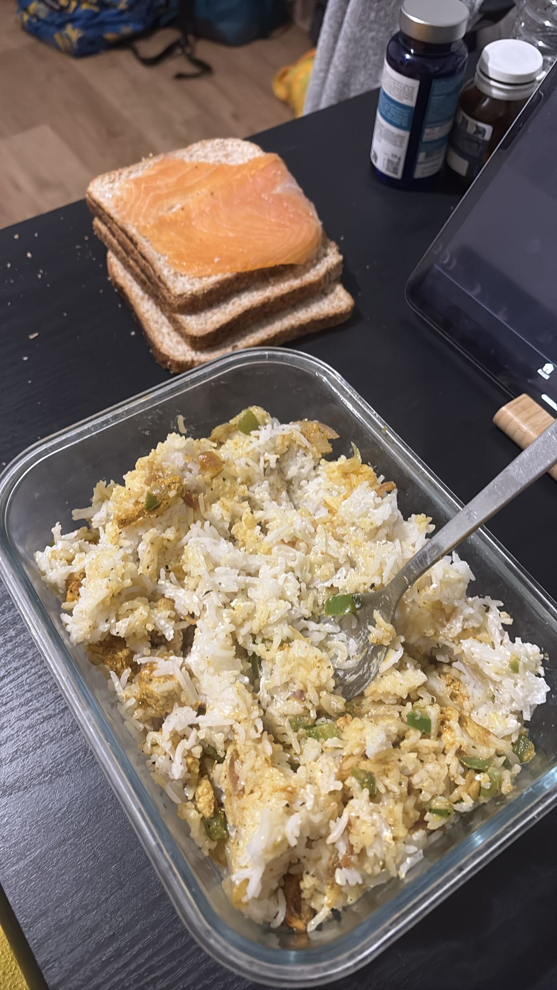 Riz sauté et pain saumon