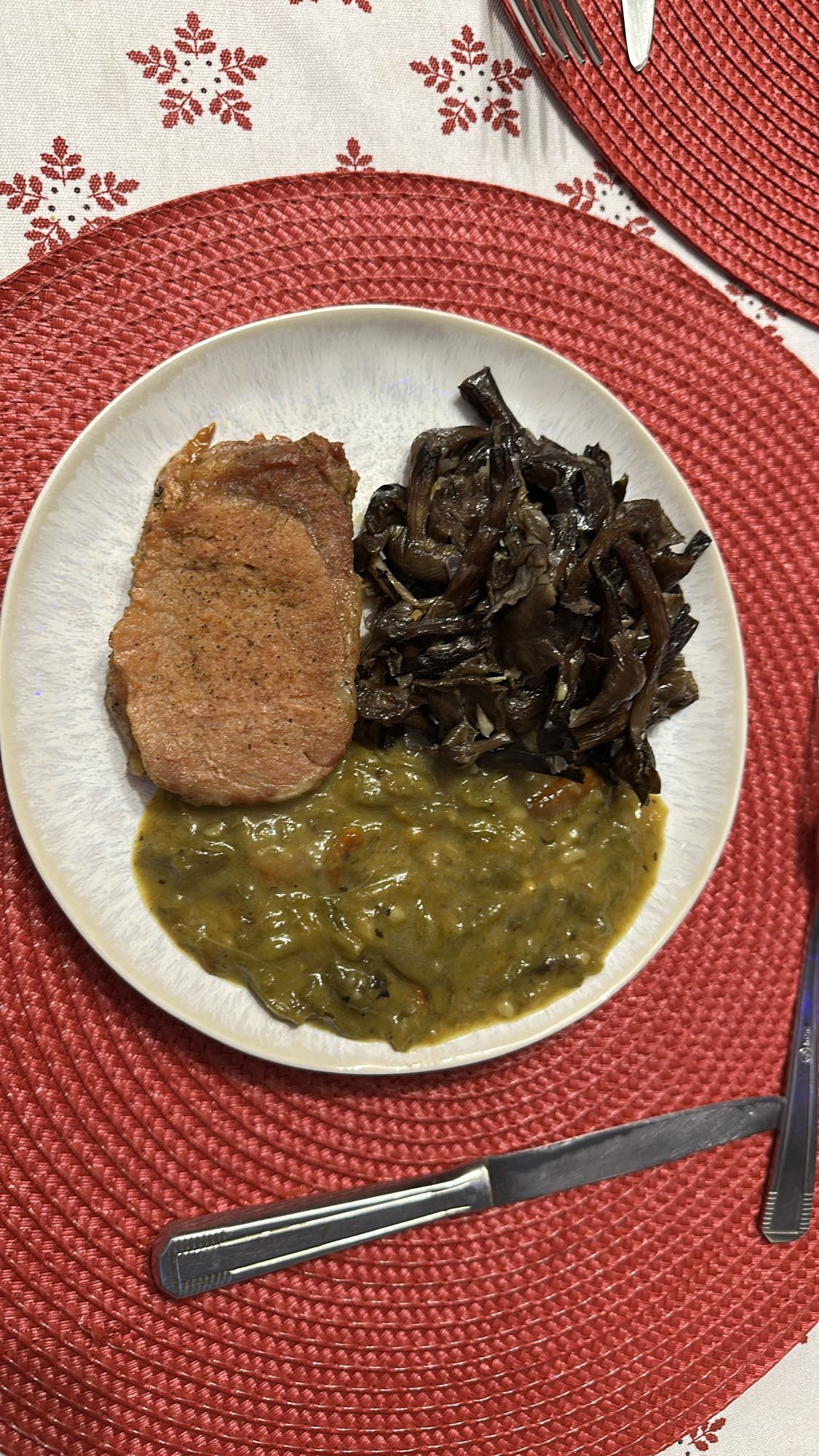 Cotlet porc, ciuperci, tocăniță