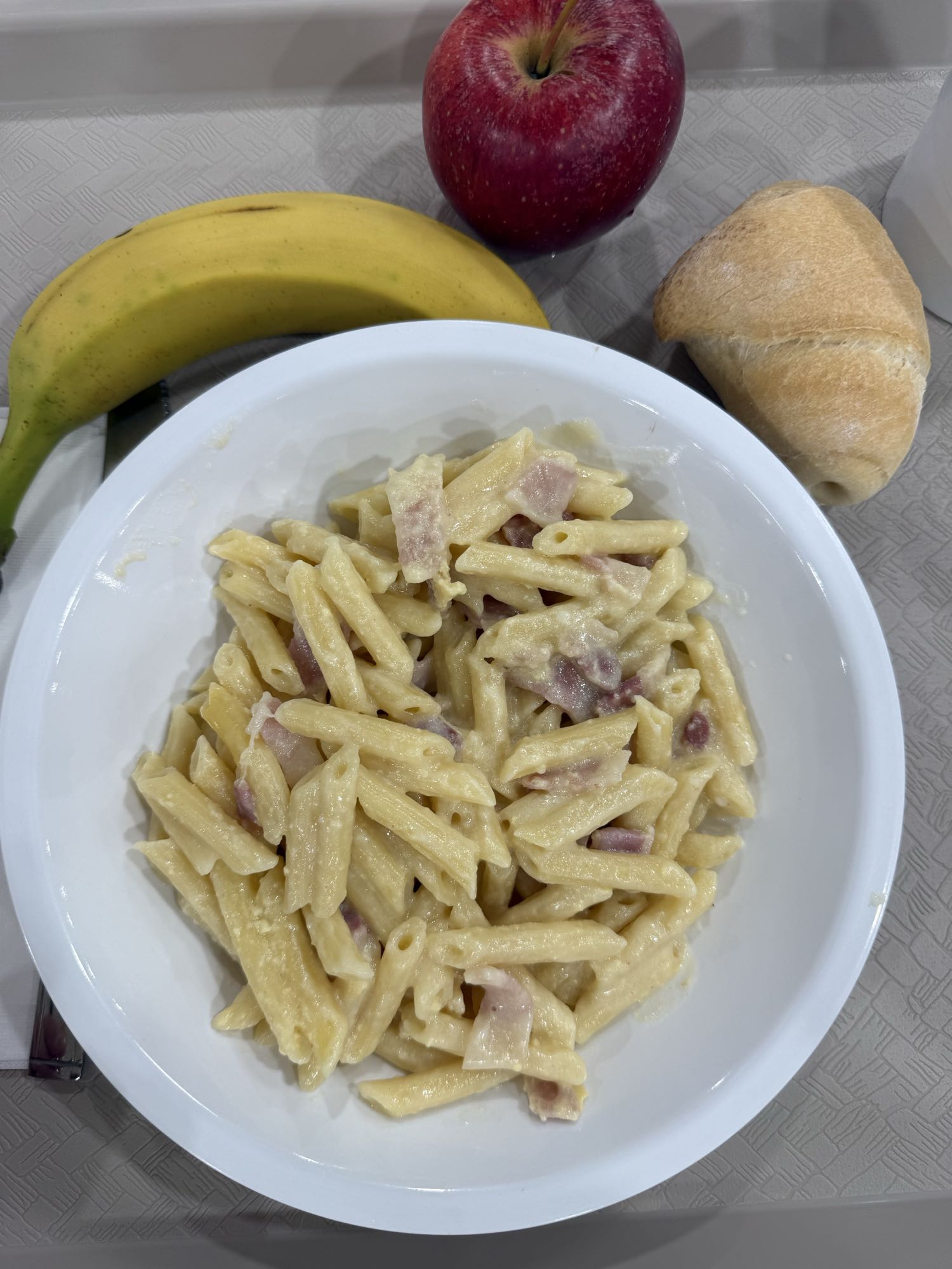 Pasta with fruit & bread