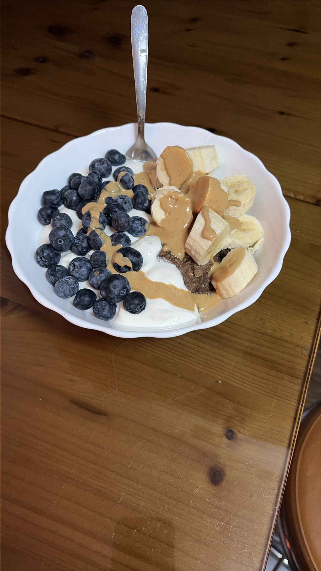 Terci de ovăz cu iaurt, fructe și albuș de ou