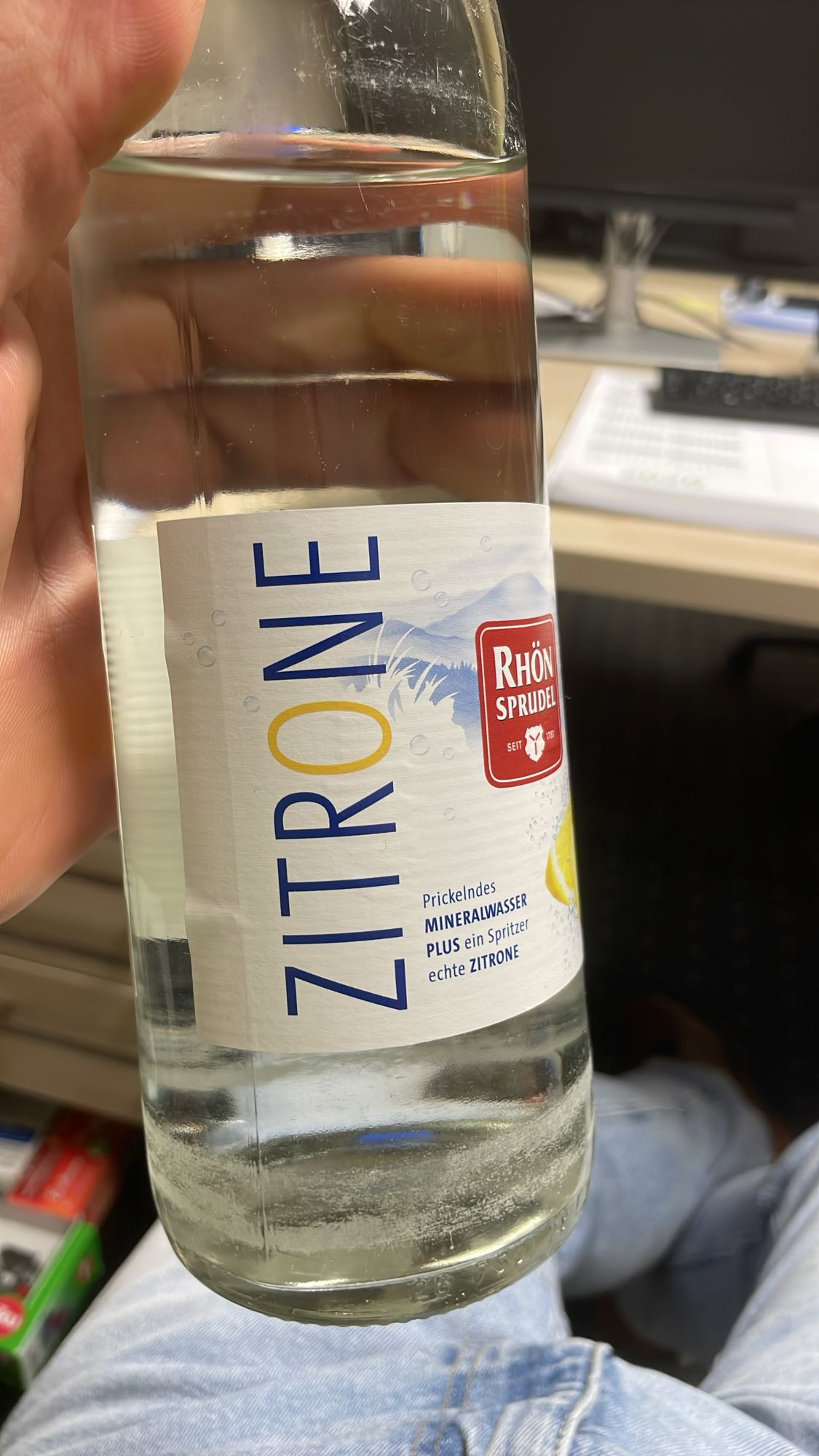 Mineralwasser Zitrone