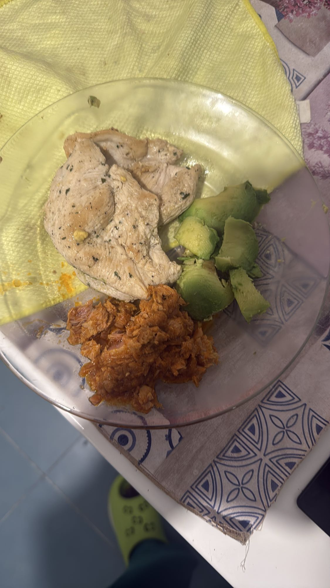 Pollo con aguacate y carne