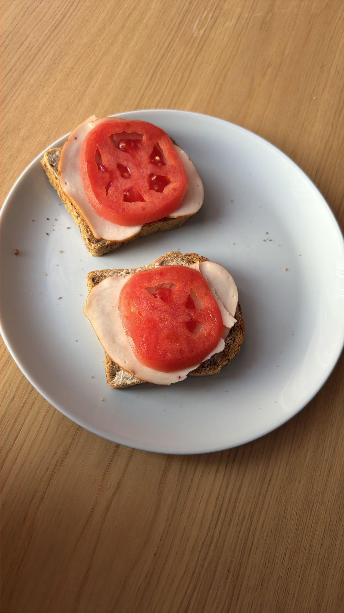 Kanapki z indykiem i pomidorem