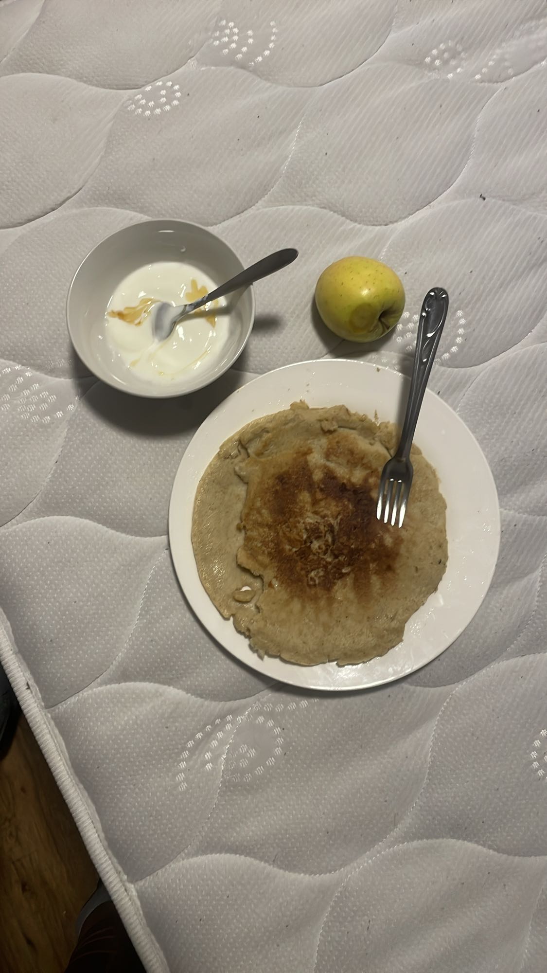 Crêpe, yaourt et pomme