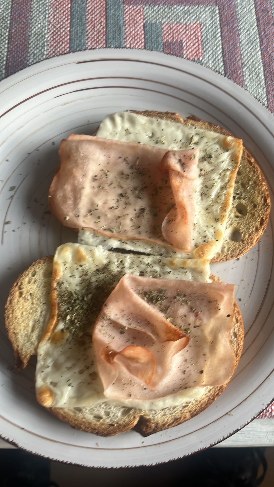 Tostadas con jamón y queso