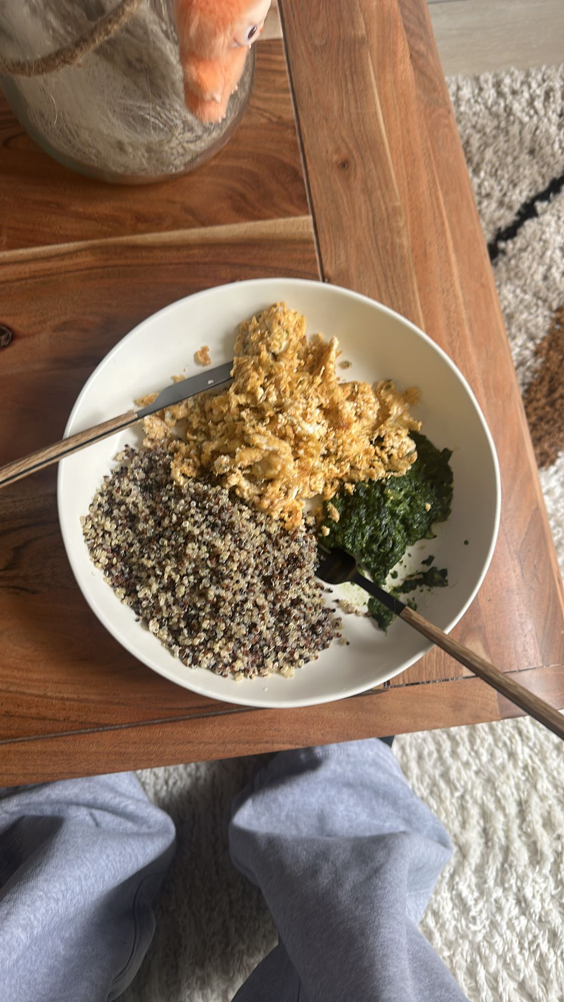 Quinoa, œufs brouillés, épinards
