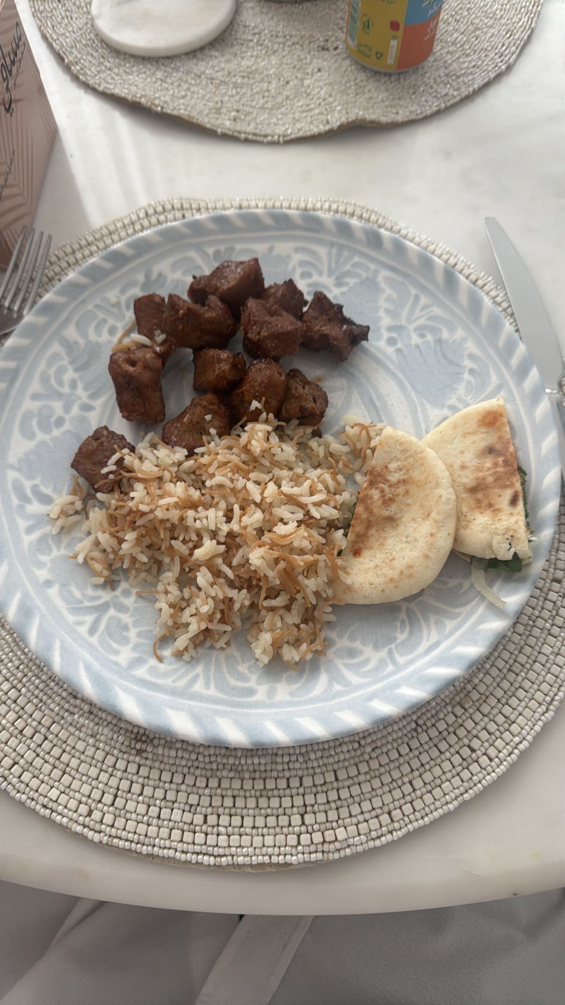 Rijst met vlees en pita