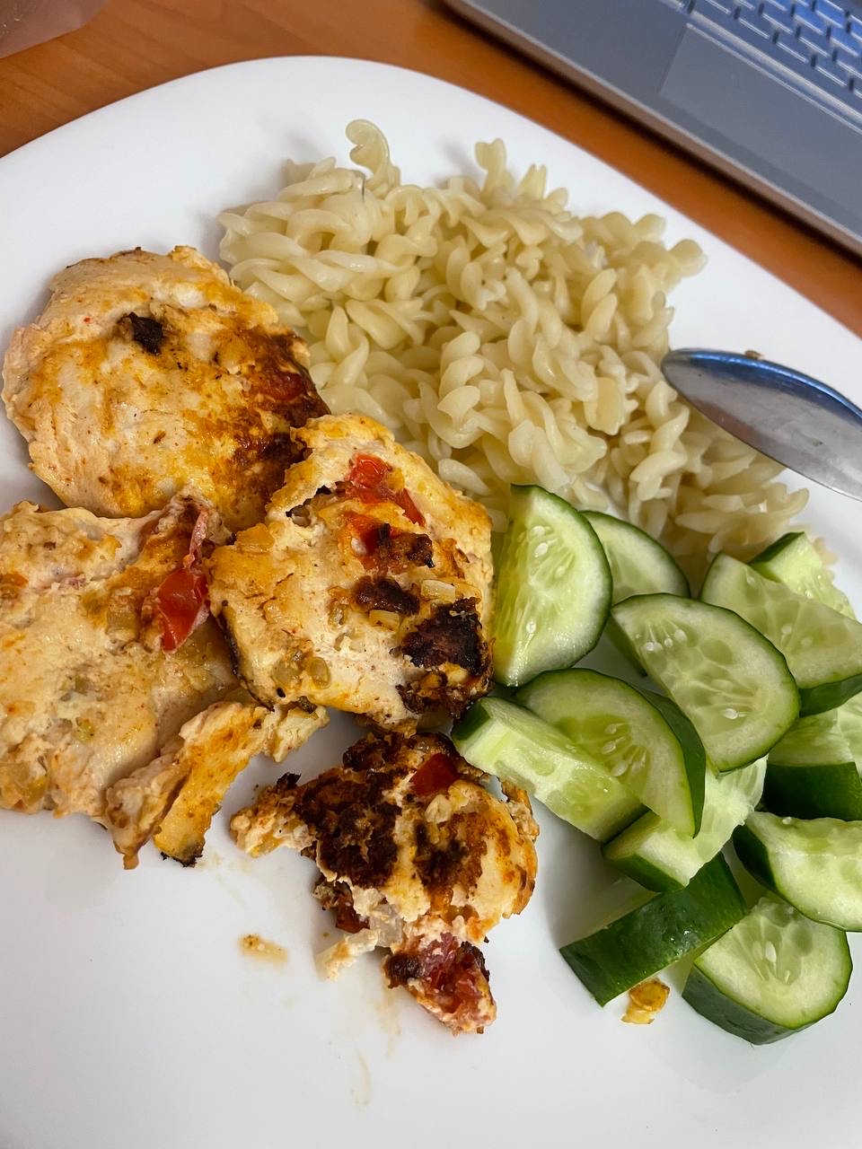 Куриные котлеты с макаронами