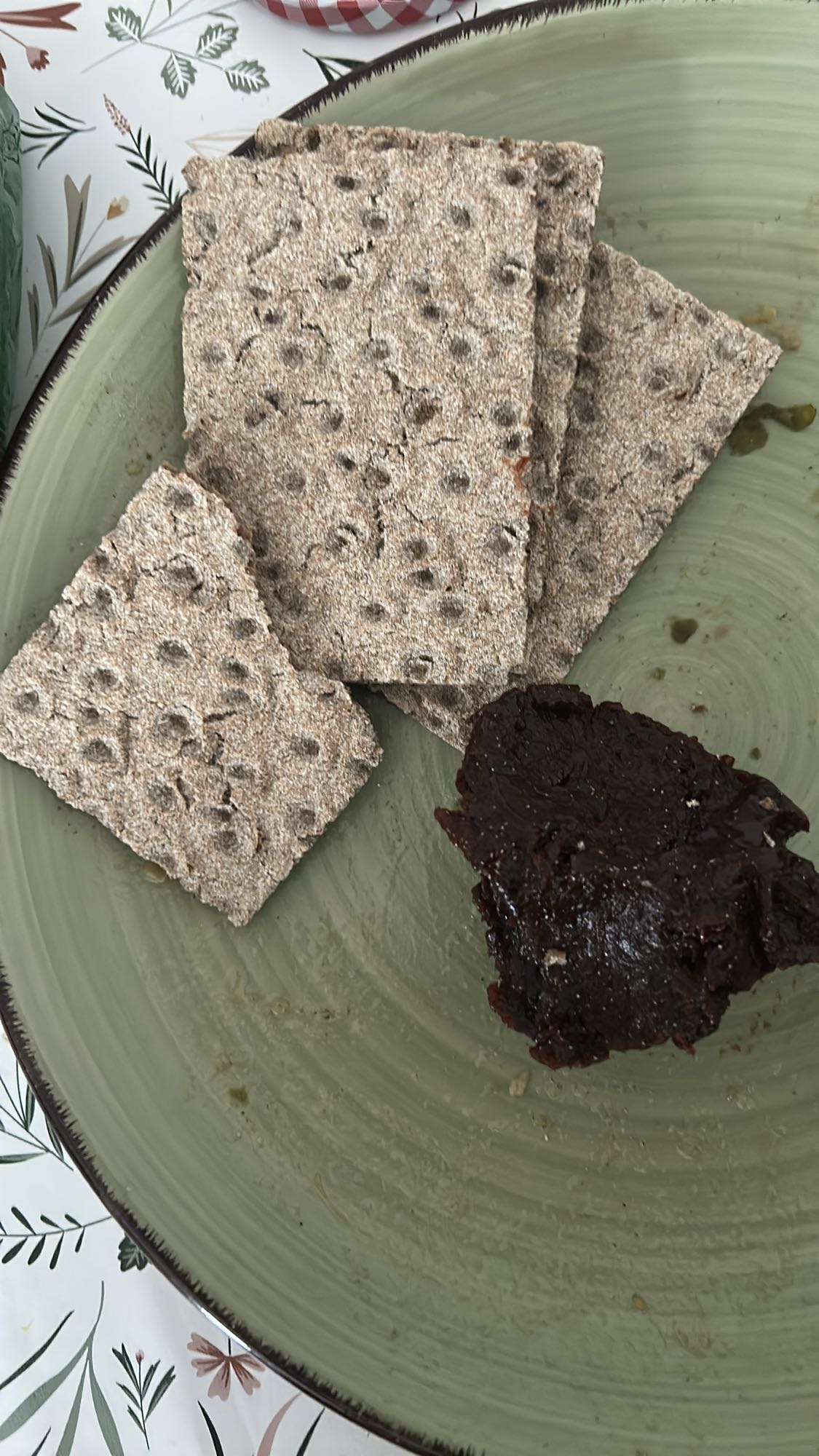 Pan crujiente con mermelada